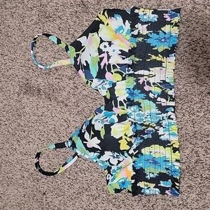 𝅺BEACH Betty bikini top with rouched bottom and adjustable straps. Size medium.